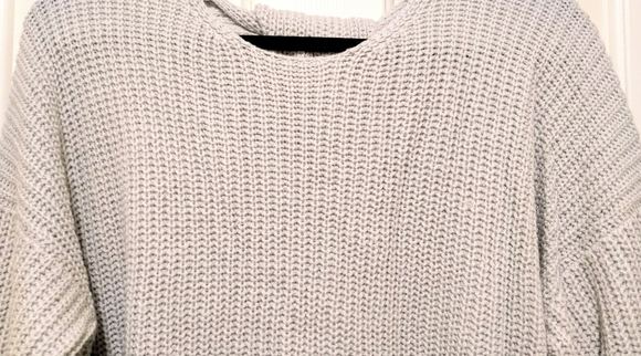 ✨ HOST PICK ✨ Open-Back, Twist Sweater - Picture 11 of 16